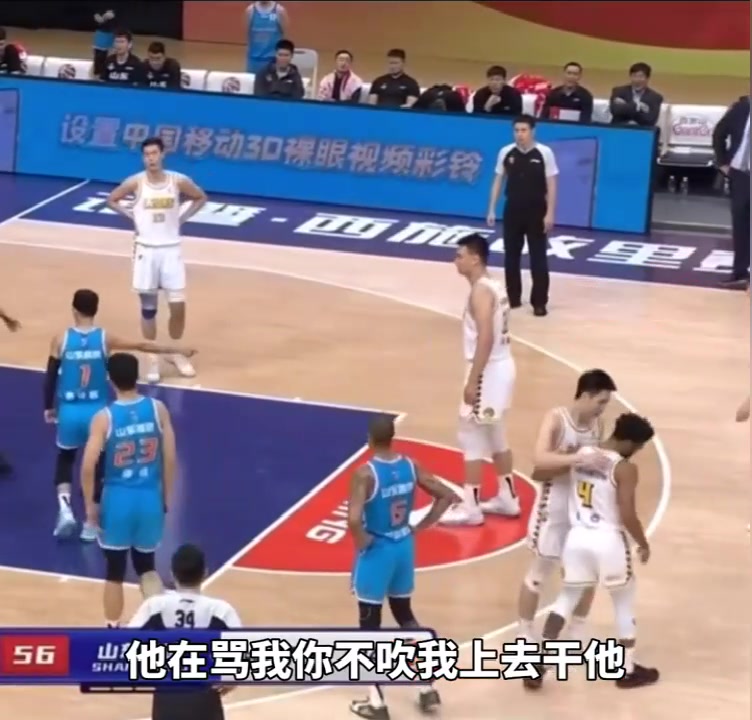 被庫克罵毛了？高詩巖對裁判說：他再罵我你不吹，我就上去干他?。ǜ咴妿r對新疆）